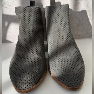 Dolce Vita Leather Gray Perforated Ankle Booties Women’s Like New Size 7.5